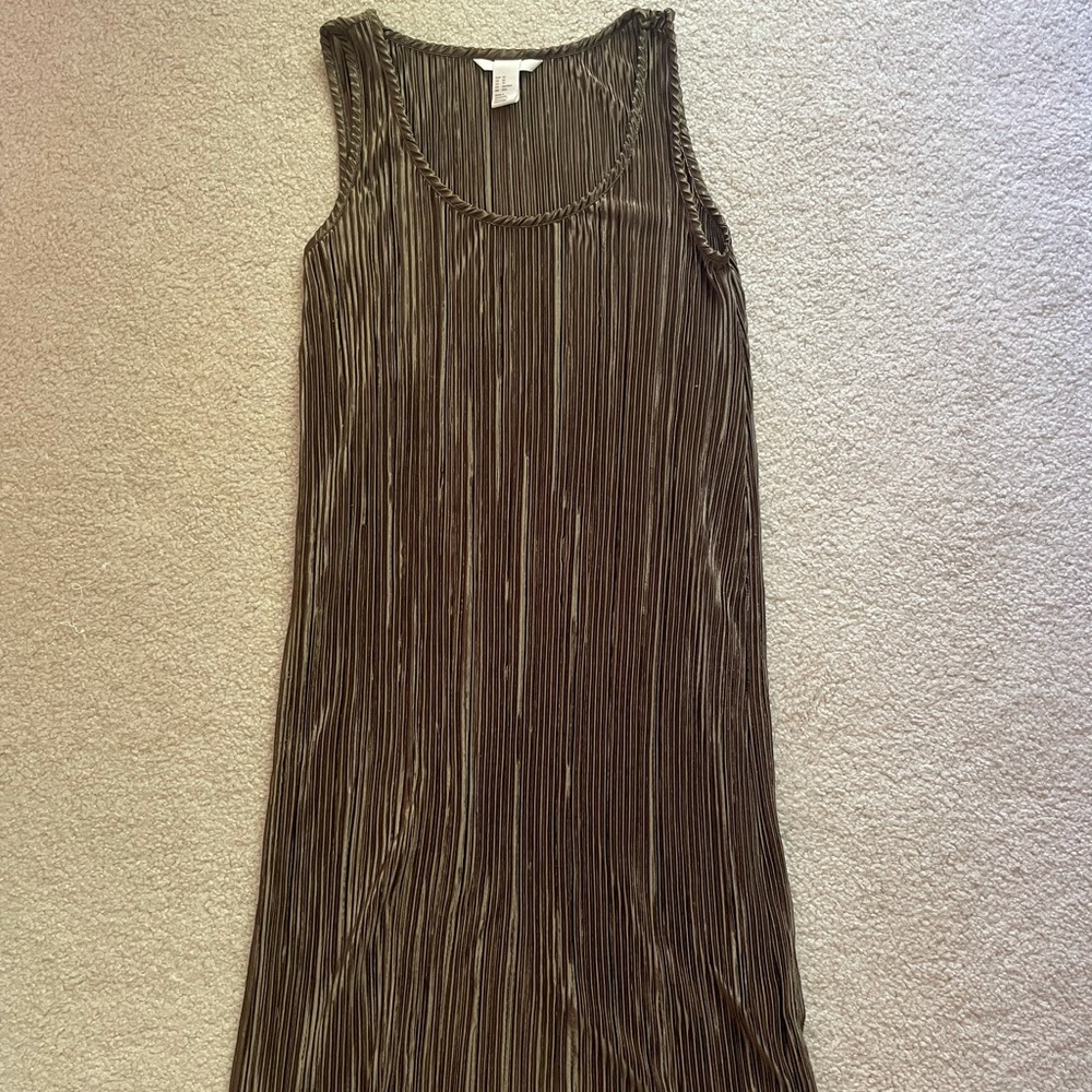 H&M Pleated Sleeveless Dress in Olive